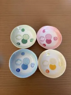 カラフルな模様の小皿セット　月と兎柄