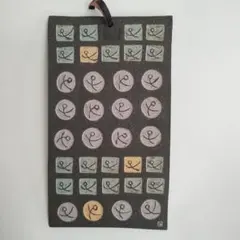 ※値引継続中※【ハンドメイド】陶器の壁掛け　人型がたくさん描かれています