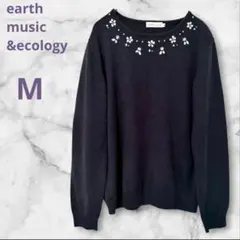 アースミュージックアンドエコロジー ニット 長袖 ネイビー M ビジュー 花刺繍のサムネイル