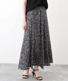 美品♪SLOBE IENA小花柄 フレアロングスカート ブラック36のサムネイル