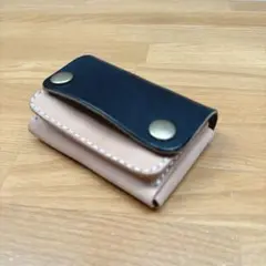 コンパクト　ミニトラッカーウォレット　ミニ財布　ヌメ革　ベージュ×ネイビー