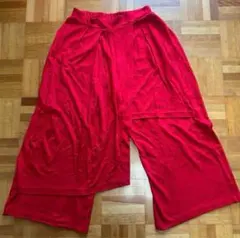 赤 ワイドパンツ