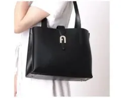 フルラ トートバッグ ソフィア M ブラック 黒 レザー アーチロゴ