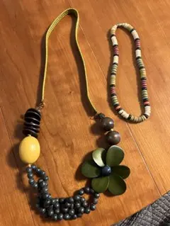 カラフルビーズとフラワーモチーフネックレス セット