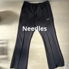 サイドライン付き黒ストレートパンツ