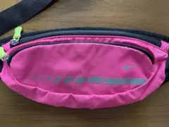 Nike スモール ボディバッグ ピンク