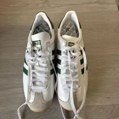 adidas シューズ　スニーカー