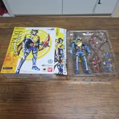 S.H.Figuarts 真骨彫製法 仮面ライダーカブト ライダーフォーム 掌動仮面ライダー、装動仮面ライダーセット SHODO 掌動改造・仮面