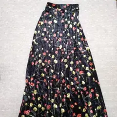 Ciaopanicベロア風フレアスカート 黒地 花柄