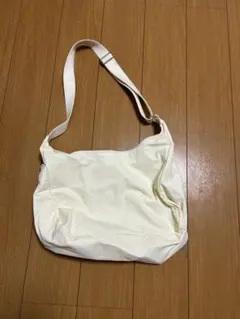 ホワイト ショルダーバッグ 男女兼用　調節可能