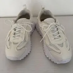❤︎fitfitスニーカー23.5厚底スニーカー ホワイト レディースのサムネイル