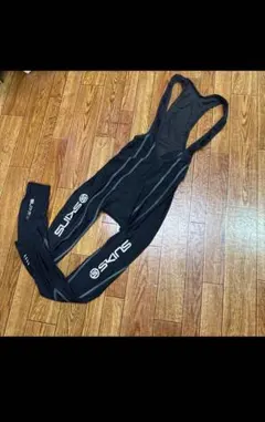 SKINS製レギンス　ビフタイツブラック