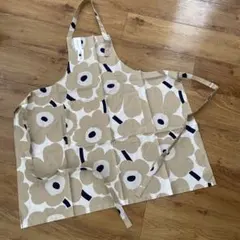 2025年最新】marimekko エプロン・三角巾の人気アイテム - メルカリ