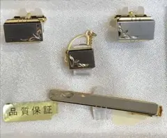ゴールドトーン ネクタイピンとカフスボタンセット　I.2148