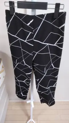 SHEIN ブラックホワイト幾何学カジュアルパンツ Sサイズのサムネイル
