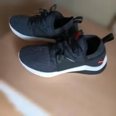 PUMA スニーカー ブラックのサムネイル
