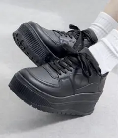 厚底ブラックスニーカー LOVE HUNTER 37(23.5センチ)