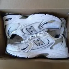 New Balance 530 ホワイト/ネイビー未使用、26cm　箱、ダグ付