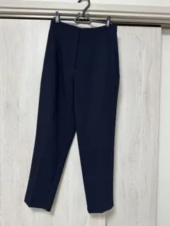 新品未使用品　ZARA ネイビー テーパードパンツ