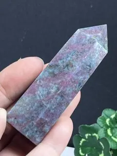 天然石　ルビーインカイヤナイト　六角柱　ポイント　UV蛍光⭐️1686