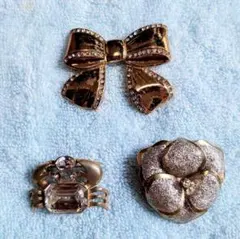 ブローチ他2点 計3点セット リボン・花・カニモチーフ＋おまけ２