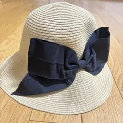 ベージュ バケットハット 黒リボン付き　麦わら帽子　レディース　夏　秋も使える