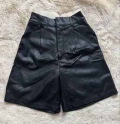 ブラック合成皮革ショートパンツ Fサイズ