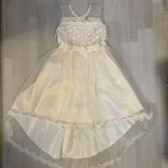 クリーム色のチュールドレス