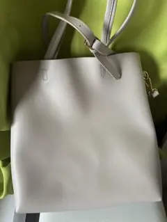 ライトグレー ショルダーバッグ