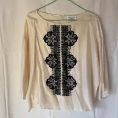 ANTIPASTベージュ シルク刺繍ブラウス