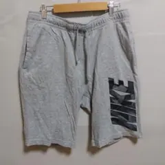 Nike グレー ショートパンツ