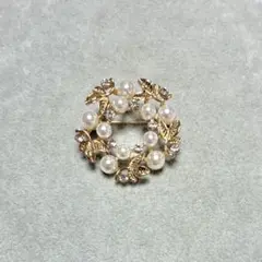 リースデザインピンブローチゴールドカラービジューパールビーズピンズ花輪ピンバッジ