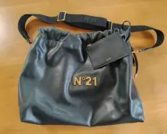 N°21　ヌメロヴェントゥーノ バッグ　クロスボディ ラージ 巾着バッグ　　黒