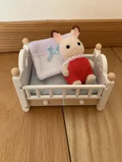 シルバニアファミリー ウサギの人形とベッドセット