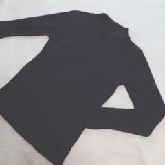 ユニクロ　リブハイネックT