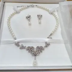 パールとクリスタルのブライダルアクセサリーセット ピアス ネックレス