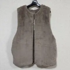 新品・未使用・タグ付きandme フェイクファーベスト☆