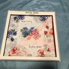 HANAE MORI ハンカチ２枚セット　花柄　ブルー系　ピンク系　箱入り