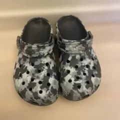 Crocs アイコニック カモフラージュサンダル