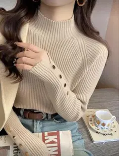 リブ編みハイネックニット　Mサイズ　ベージュ