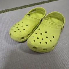 crocs キッズ クロックス サンダル イエロー　J1