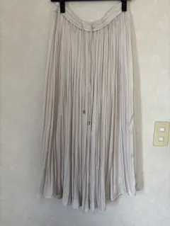 ベージュ プリーツロングスカートのサムネイル