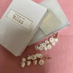 ①イヤリング　Bliss 白　ホワイト　花　フラワー　ウエディング　ブライダル