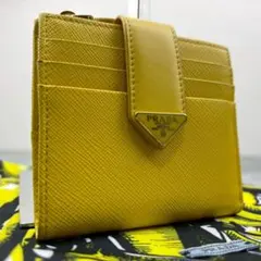 プラダ 二つ折り財布 サフィアーノ レザー イエロー 三角ロゴ レディース