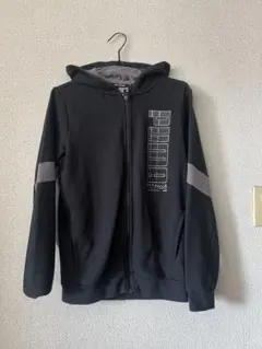 PUMA ブラックパーカー 160サイズ