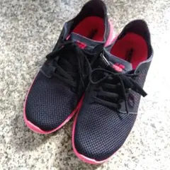 New Balance 黒/ピンク スニーカー　23.5cm