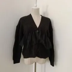 Vin　フリル付きブラックのニットカーディガン