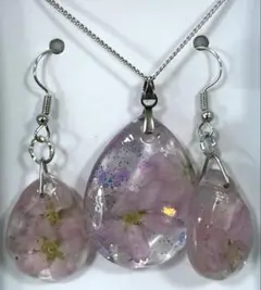 1884.スワロ入り♡ しずく型レジンネックレス♡ - メルカリ