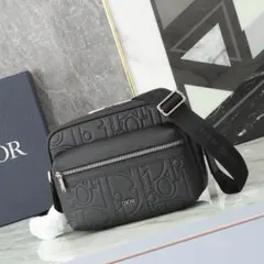 Dior ロゴエンボス ショルダーバッグ ブラック