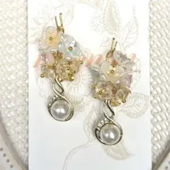 18885…チャーム＆ピアス・お花＆デザインパール(1pair)￥1,000-